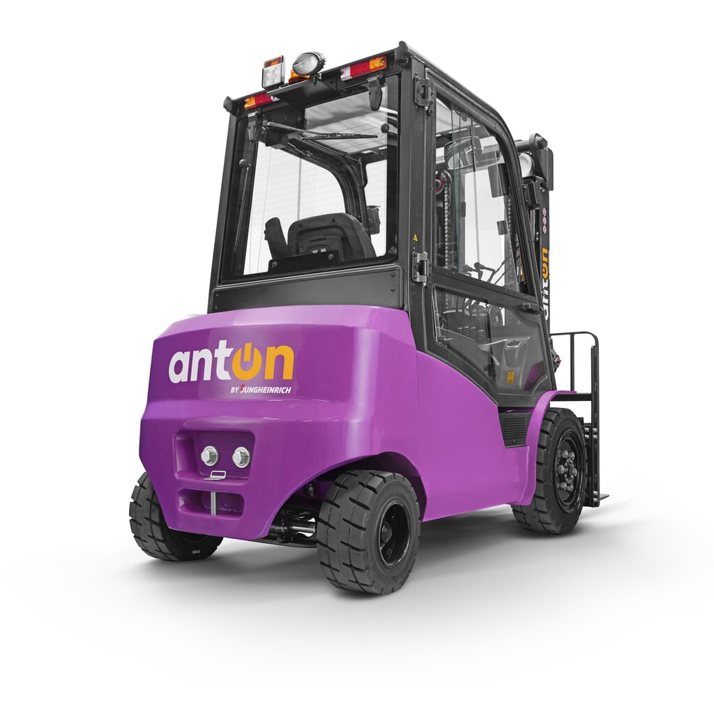 AntOn by Jungheinrich empilhador elétrico CBH 2.5 com mastro de elevação telescópico triplo, altura de elevação de 4800 mm, capacidade de carga de 2500 kg, cabina de proteção contra intempéries Comfort, incluindo carregador externo 80 V, 60 A, Imagem do produto n.º 3: AntOn by Jungheinrich empilhador elétrico CBH 2.5 com mastro de elevação telescópico triplo, altura de elevação de 4800 mm, capacidade de carga de 2500 kg, cabina de proteção contra intempéries Comfort, incluindo carregador externo 80 V, 60 A,