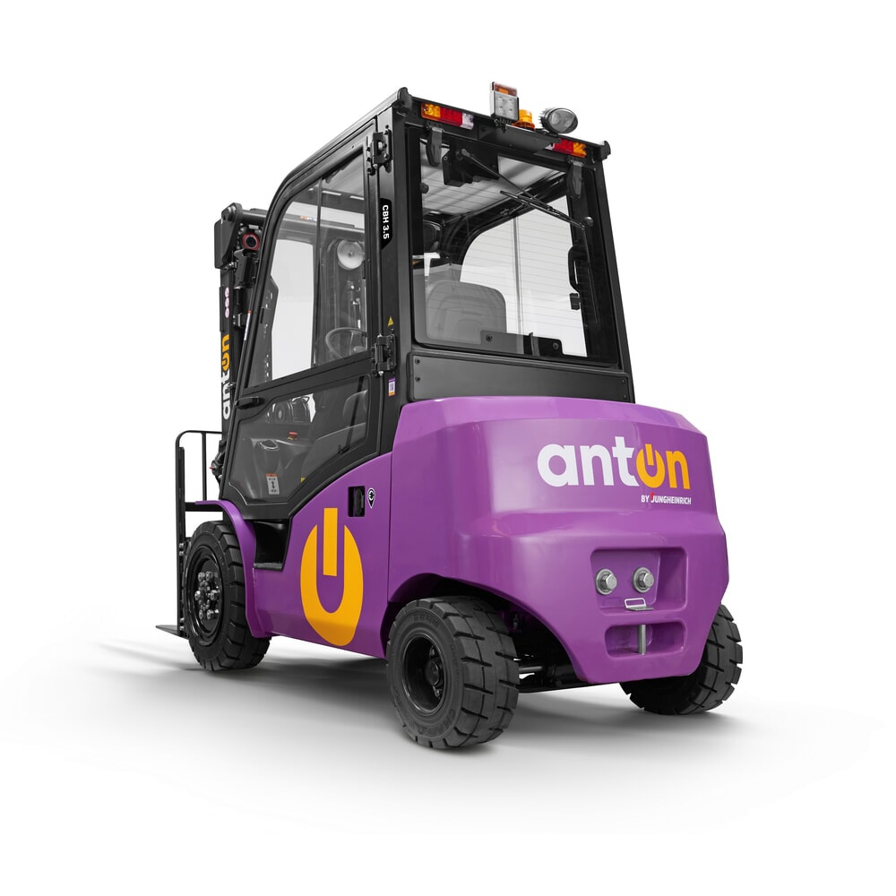 Imagem do produto n.º 2: AntOn by Jungheinrich empilhador elétrico CBH 3.5 com mastro de elevação telescópico triplo, altura de elevação de 4800 mm, capacidade de carga de 3500 kg, cabina de proteção contra intempéries Comfort, inclusive carregador externo 80 V, 60 A,